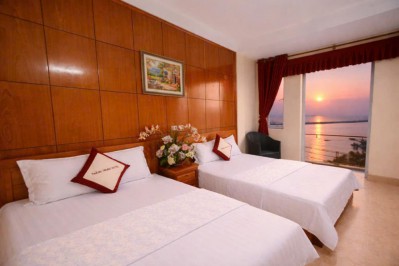những khách sạn tốt , mặt biển tại trung tâm đặc khu cô tô